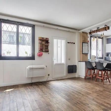 Spacious Of 100 M In Souplex דירה